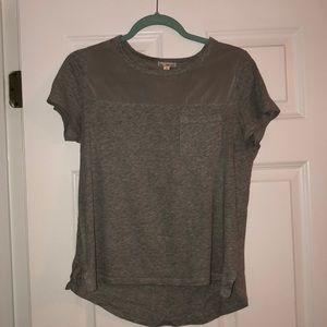 Gray GAP t-shirt